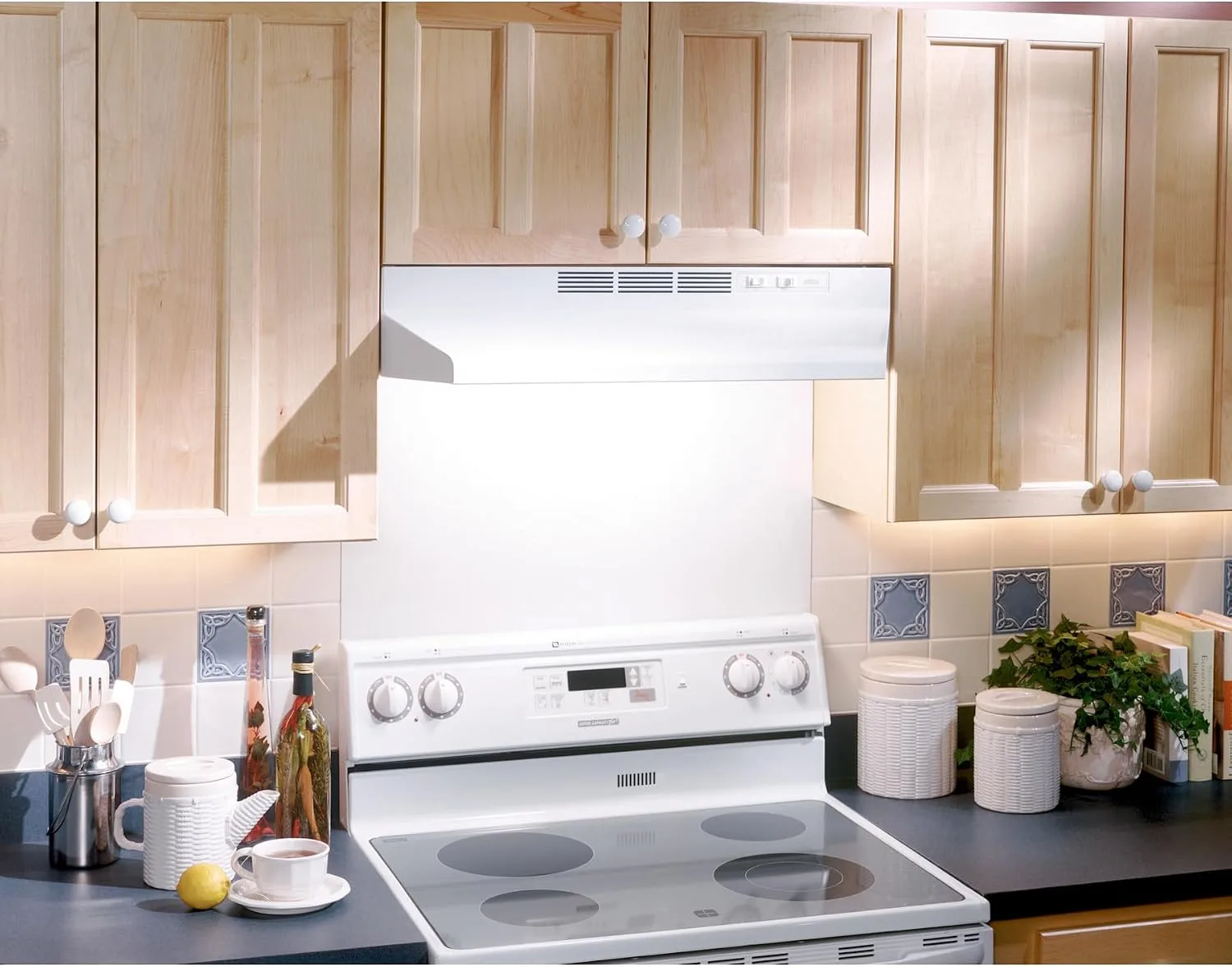 Kitchen Range Hoods Ranked by Airflow, Noise, and Filtration Efficiency