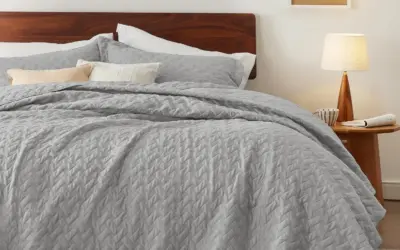 Lightweight Summer Quilts Ranked by Breathability, Stitching, and Fabric Weight