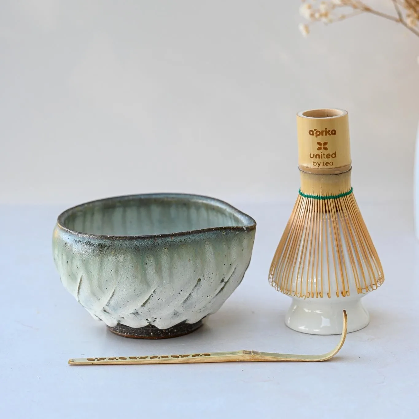 Aprika Life - Japanese Matcha Set with spouted bowl, bamboo whisk, holder and chashaku